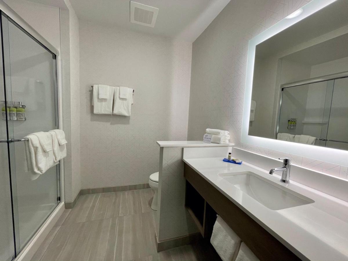 Holiday Inn Express & Suites - Ft. Smith - Airport By Ihg Fort Smith Exterior foto