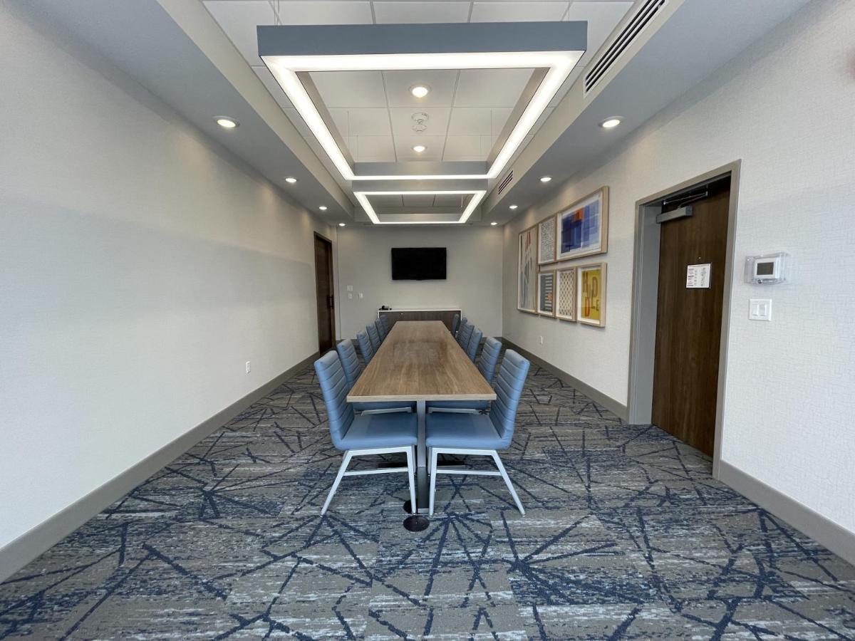 Holiday Inn Express & Suites - Ft. Smith - Airport By Ihg Fort Smith Exterior foto